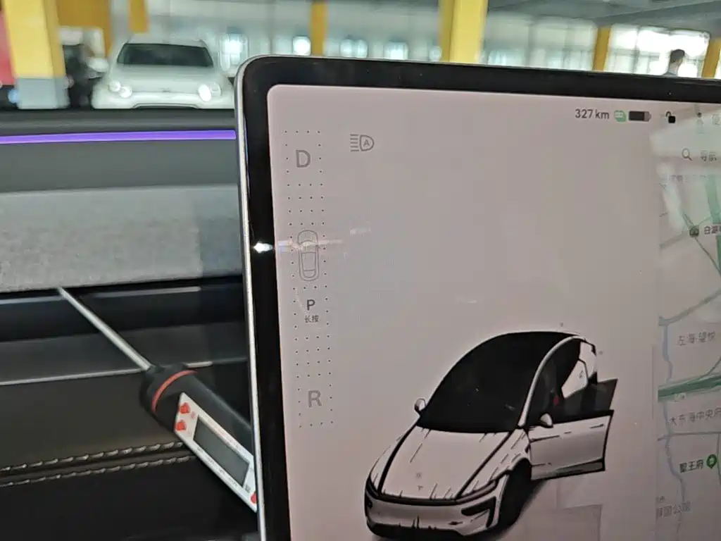 Tesla Model Y — миниатюра 14