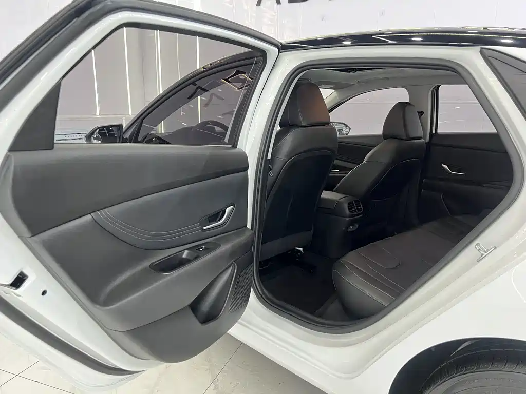 Hyundai Elantra — миниатюра 11