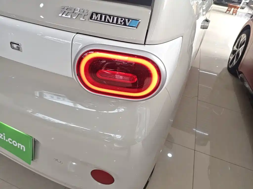 Wuling MINIEV — миниатюра 8
