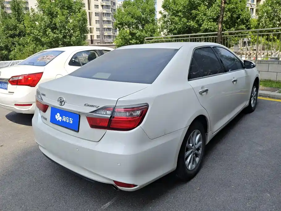 Toyota Camry — миниатюра 3
