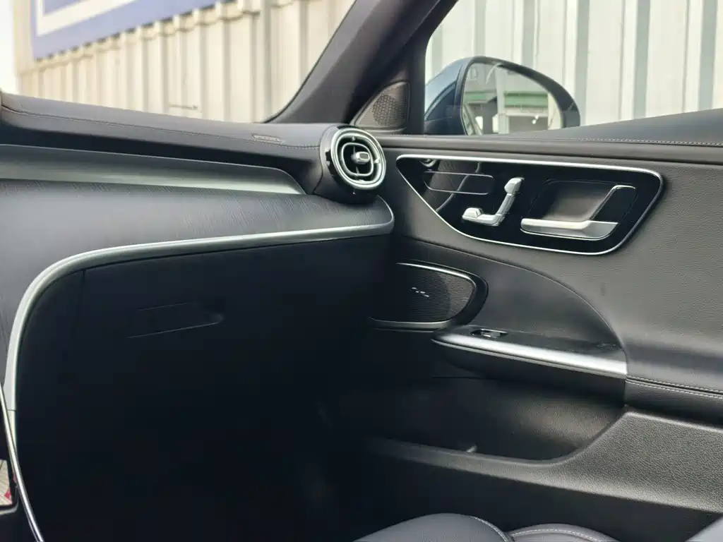 Mercedes-Benz C-Class — миниатюра 12