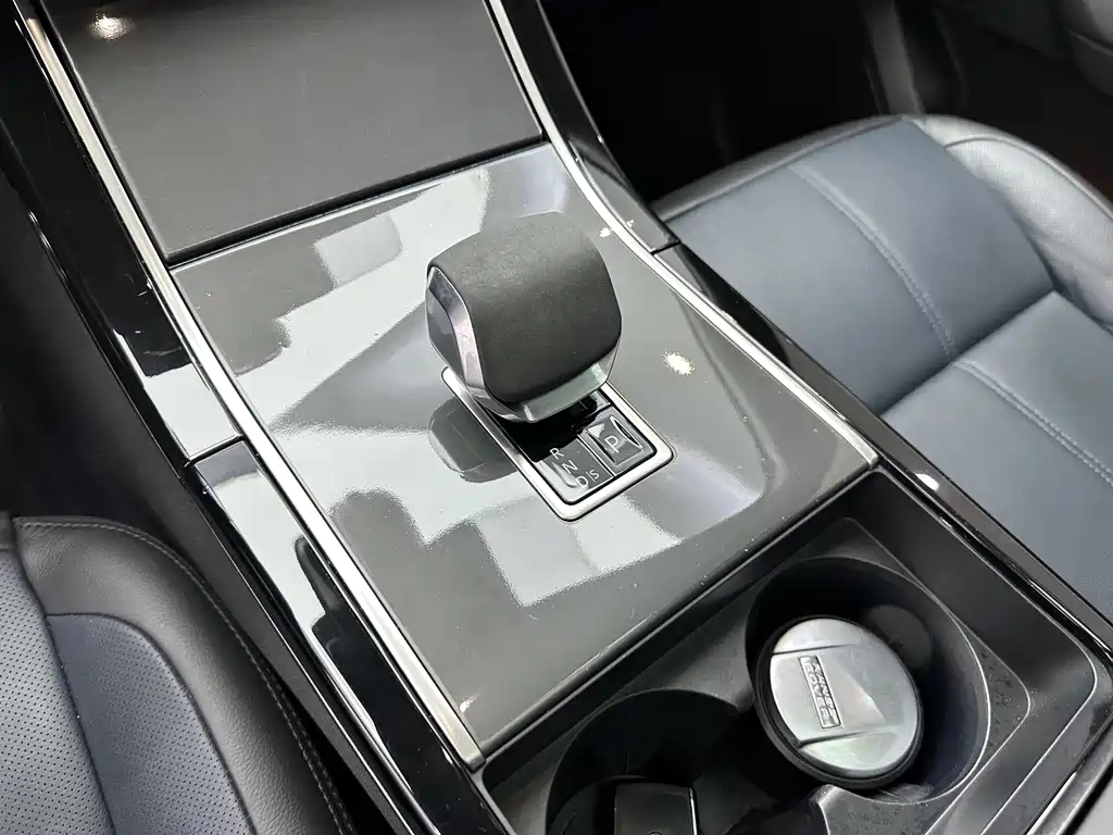 Land Rover Velar — миниатюра 8
