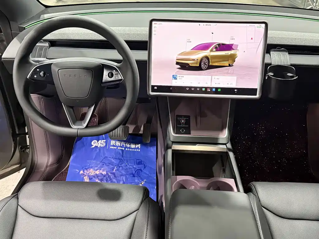 Tesla Model Y L — миниатюра 5