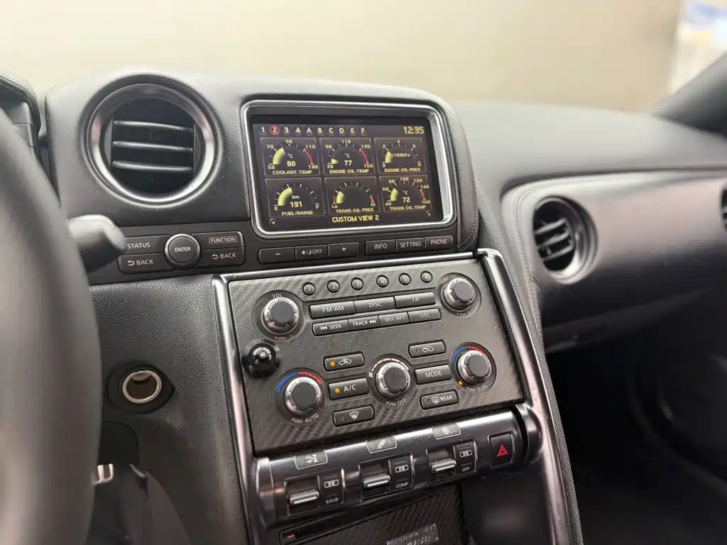 Nissan GT-R — миниатюра 9