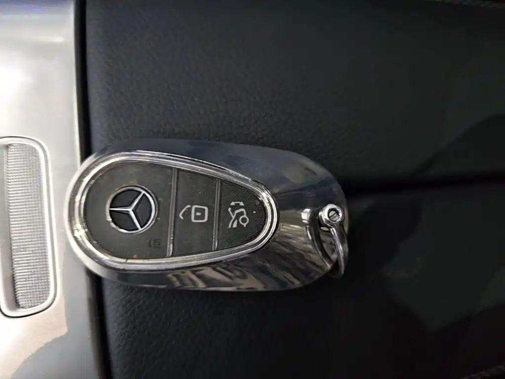 Mercedes-Benz C-Class — миниатюра 9