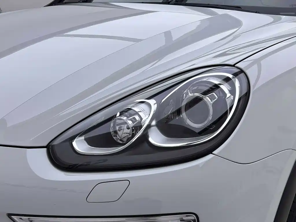 Porsche Cayenne — миниатюра 13