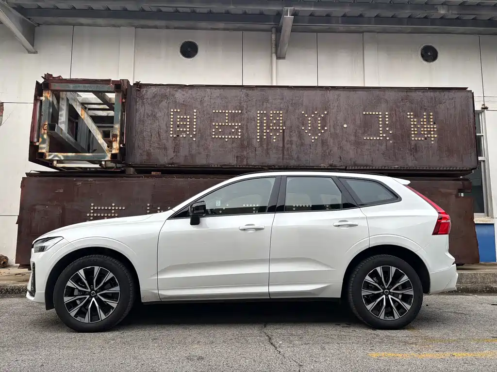 Volvo XC60 2025 B5 Sport
