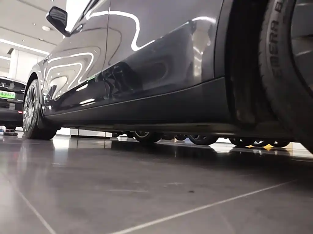 Tesla Model Y — миниатюра 22