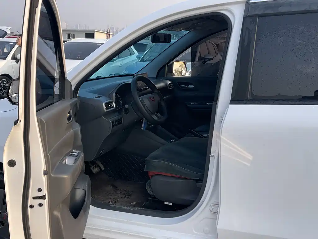 WULING WULING HONGGUANG NEW ENERGY