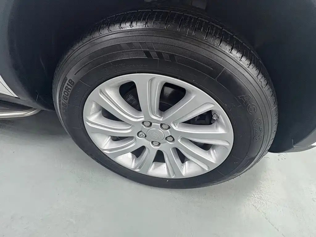 Land Rover Discovery Sport — миниатюра 5