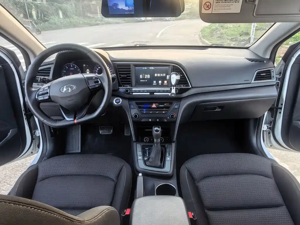 Hyundai Elantra — миниатюра 15