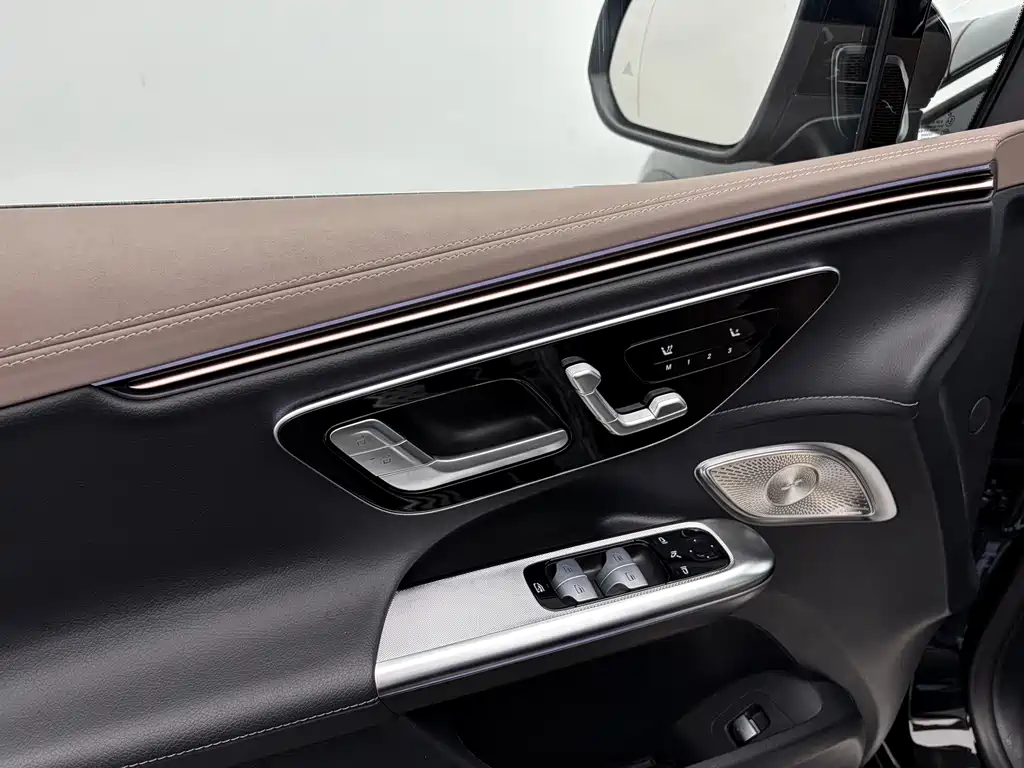 Mercedes-Benz EQE SUV — миниатюра 13