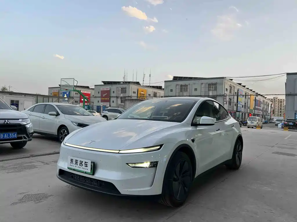 Tesla Model Y 2025