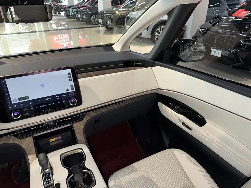 Lexus LM — миниатюра 15