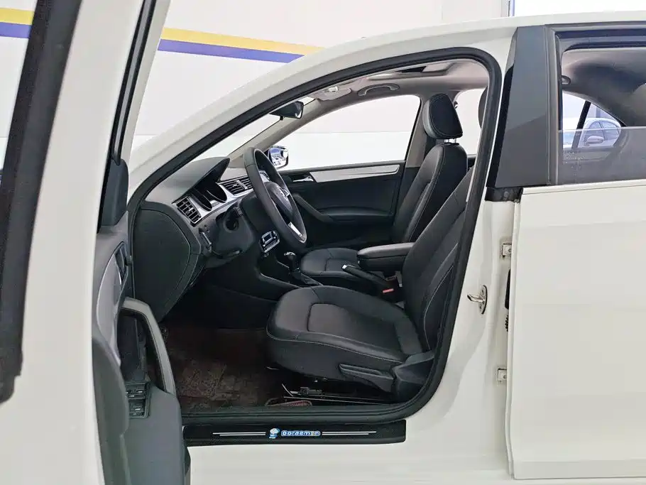 Skoda Rapid — миниатюра 9