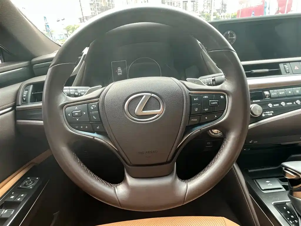 LEXUS ES
