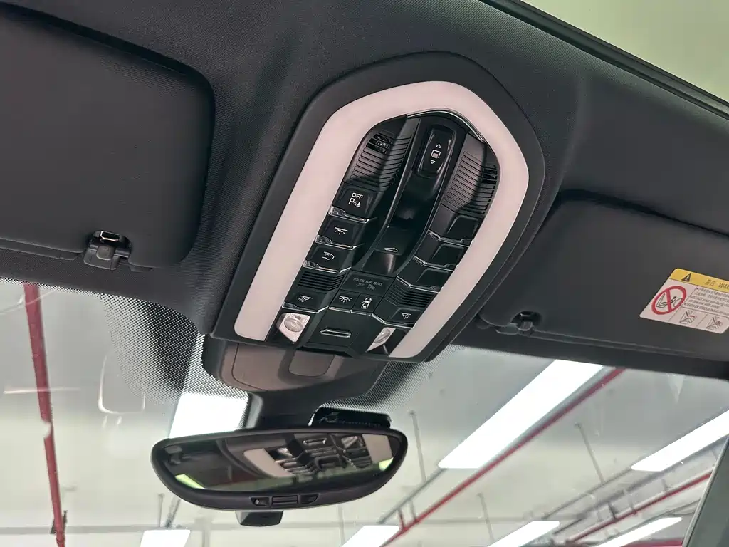 Porsche Cayenne — миниатюра 13