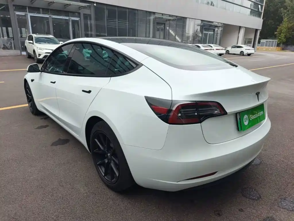 Tesla Model 3 — миниатюра 5
