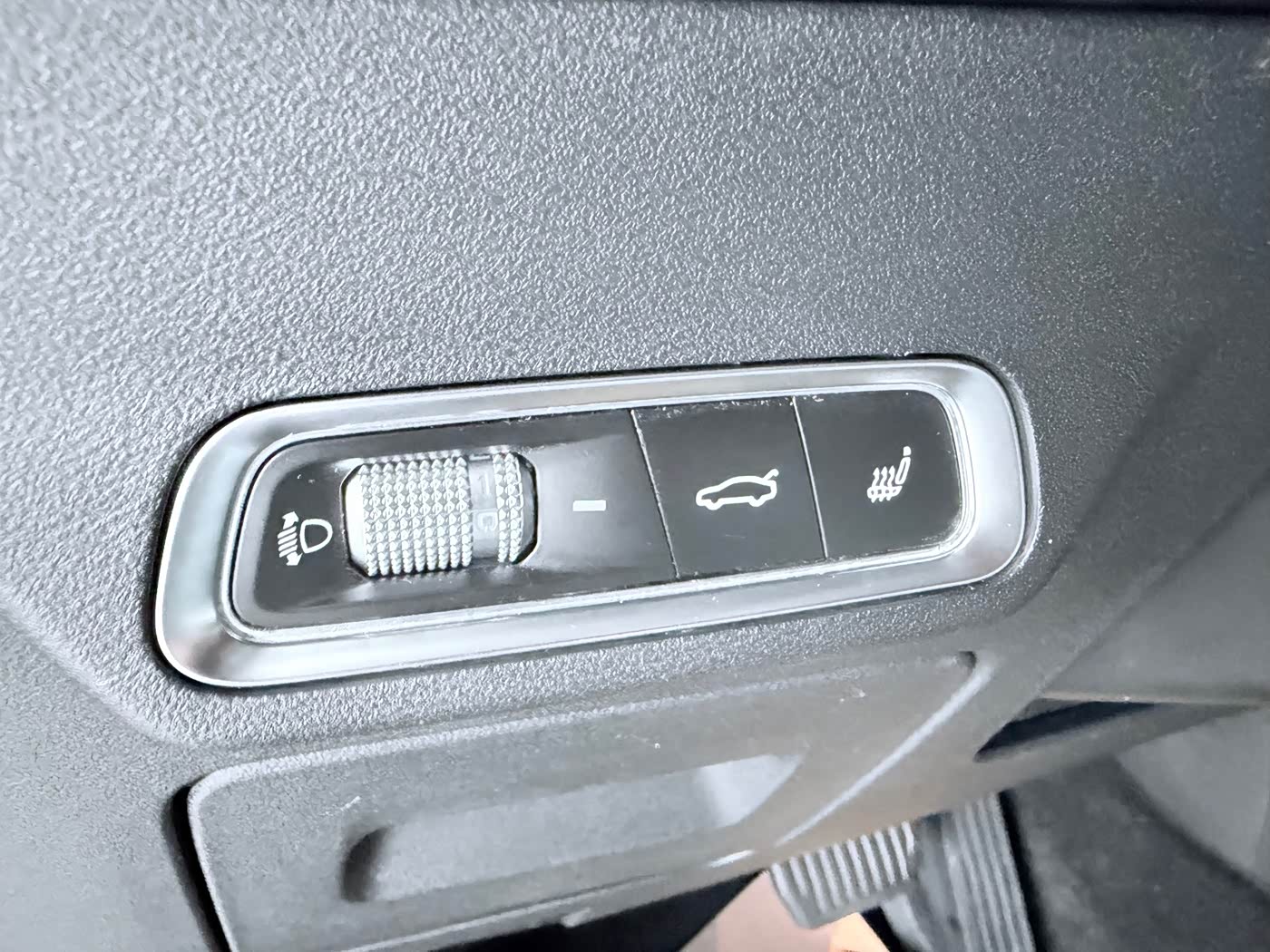 Geely Emgrand S 1.4 л 2022 г. Серебристо-серый, пробег 32000 км
