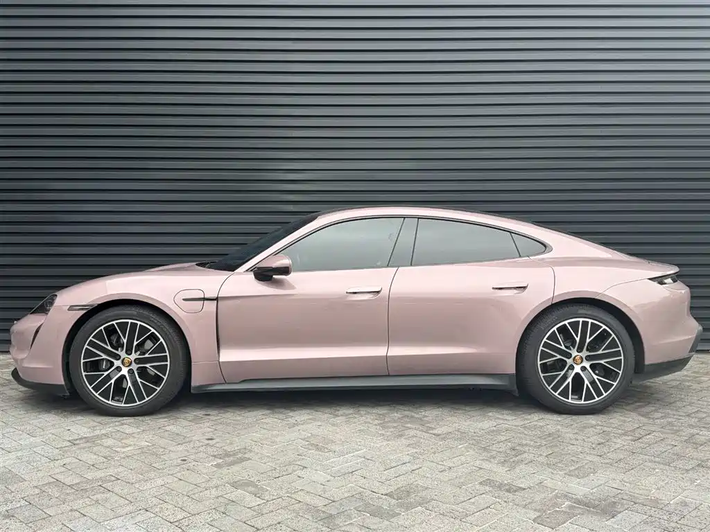 Porsche Taycan — миниатюра 5