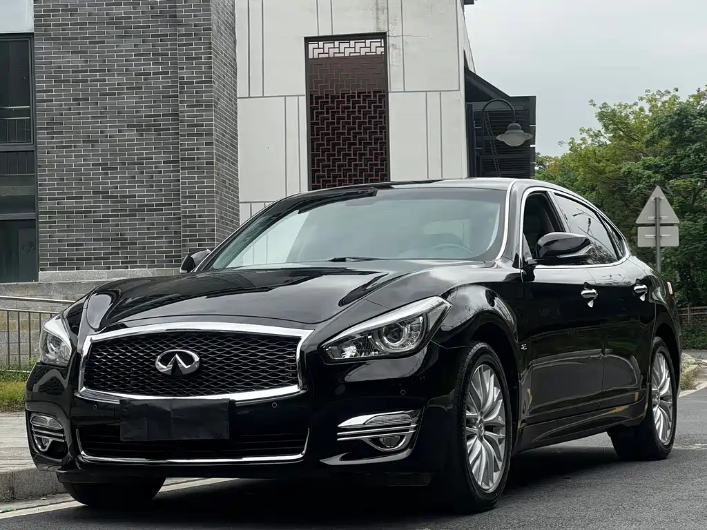 Infiniti Q70 2018