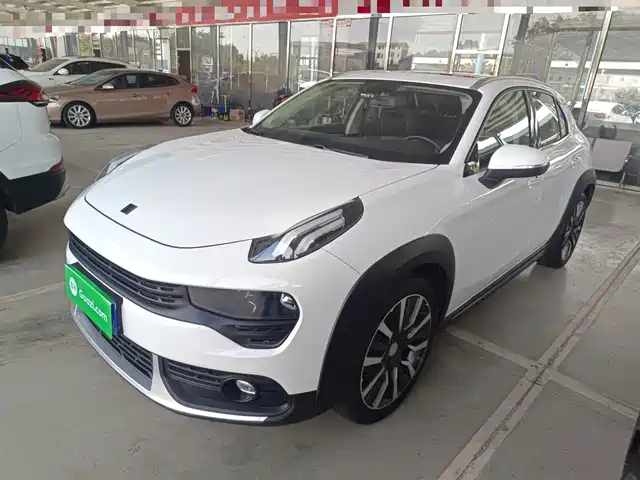 2019 Lynk & Co 02
