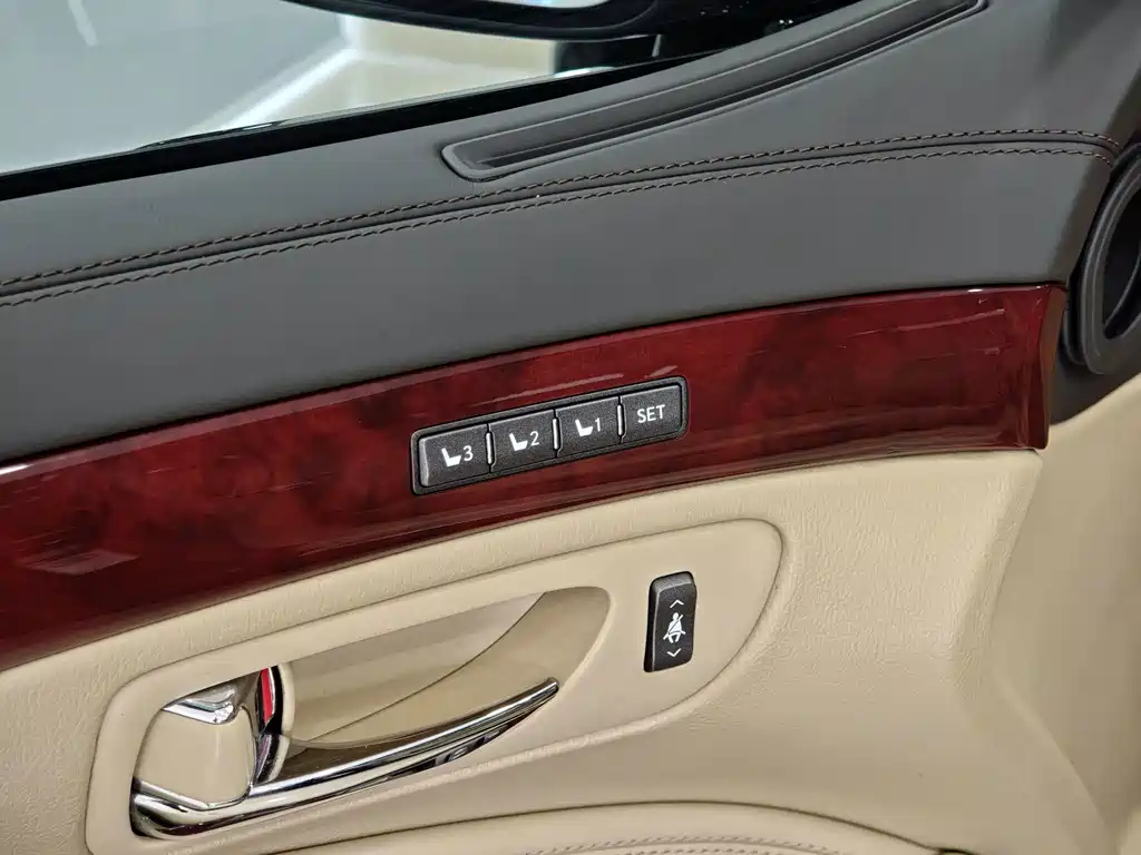 Lexus LS — миниатюра 26