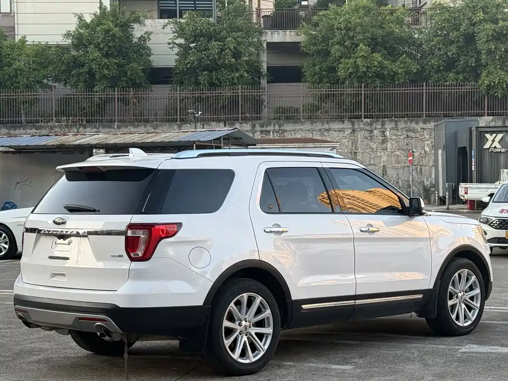 Ford Explorer (Import) — миниатюра 4