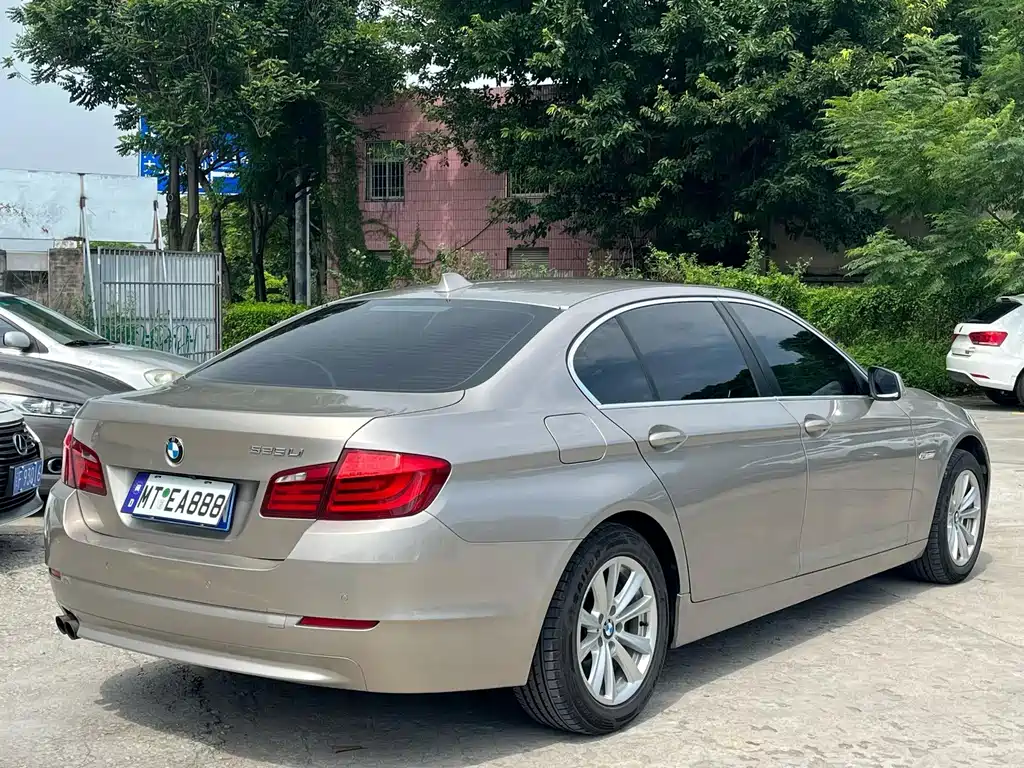 BMW 5 Series — миниатюра 9