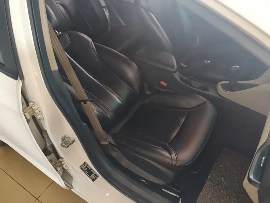 Buick Excelle — миниатюра 25