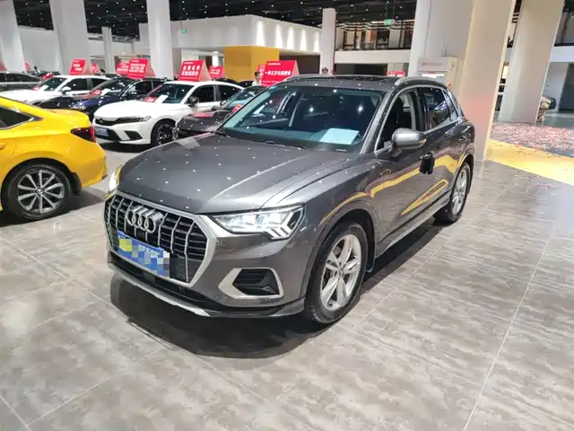 AUDI  Q3
