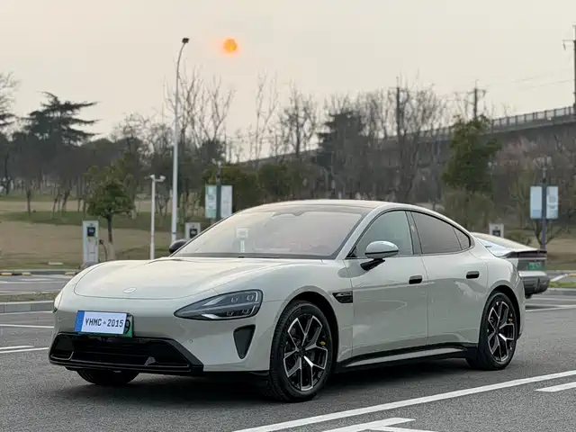 XIAOMI CAR XIAOMI SU7 2025