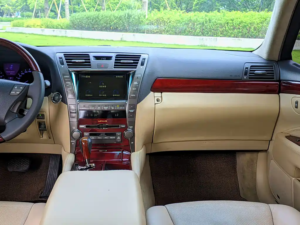 Lexus LS — миниатюра 15