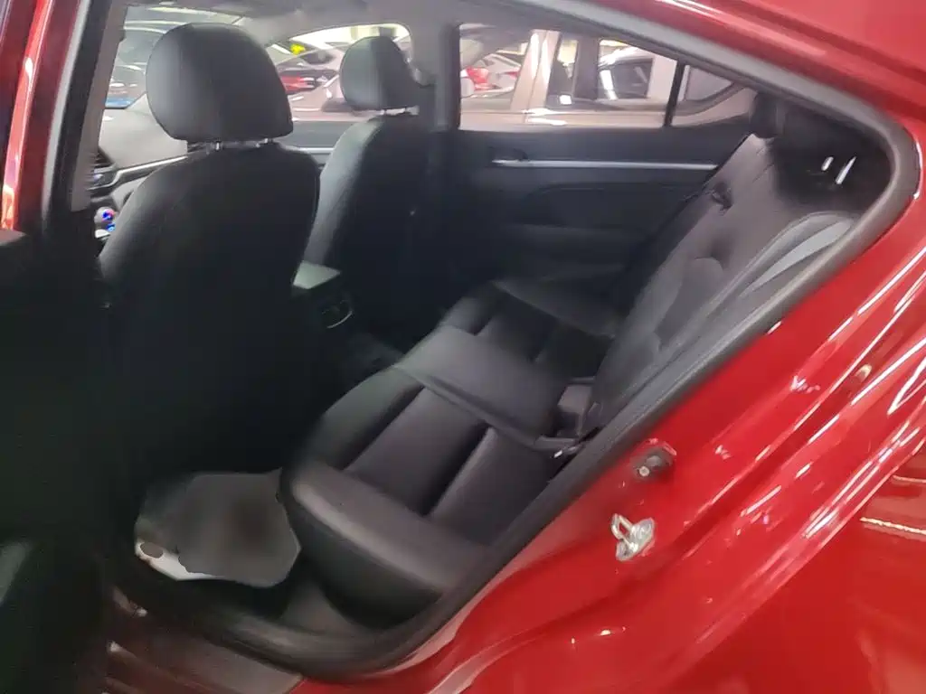 Hyundai Elantra — миниатюра 17