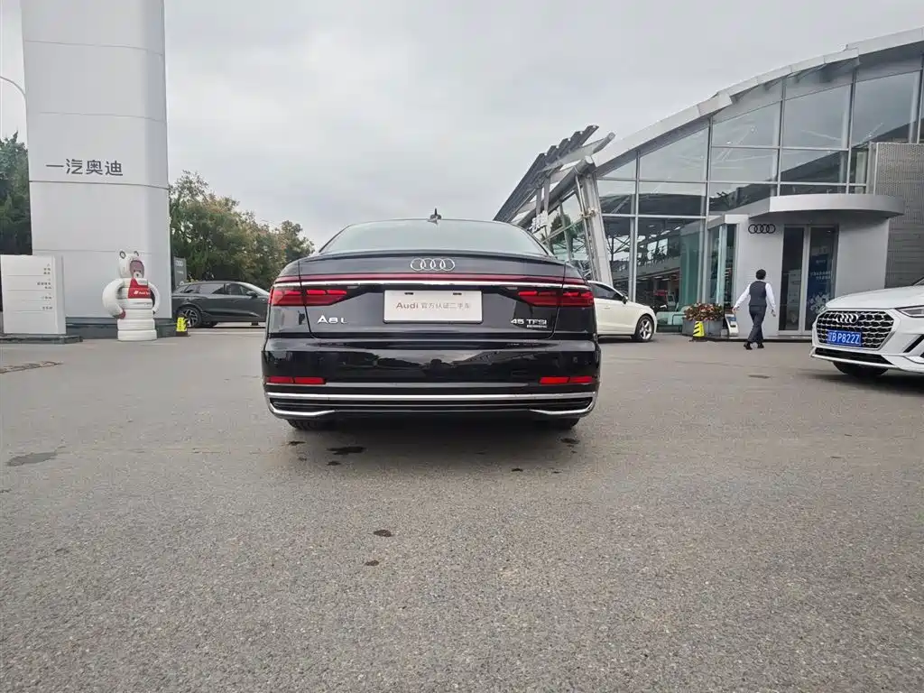 AUDI A8