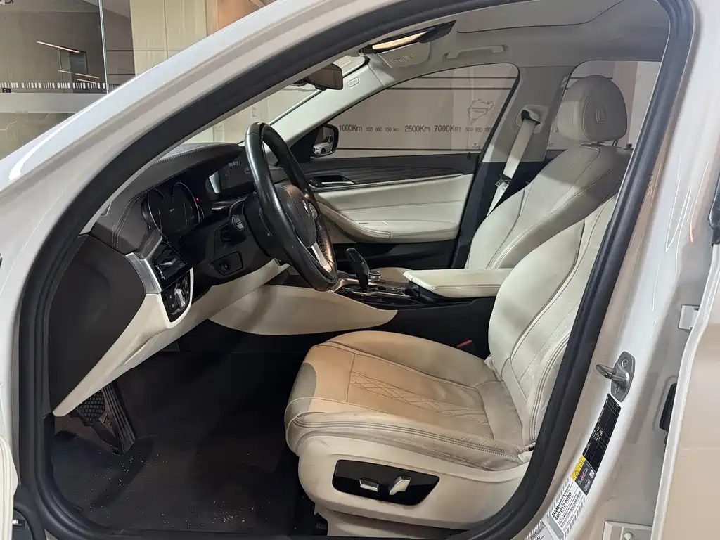 BMW 5 Series New Energy — миниатюра 8