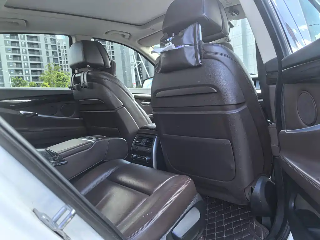 BMW 5 Series GT — миниатюра 5