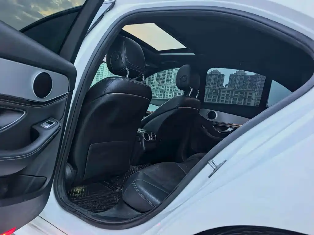 Mercedes-Benz C-Class — миниатюра 6