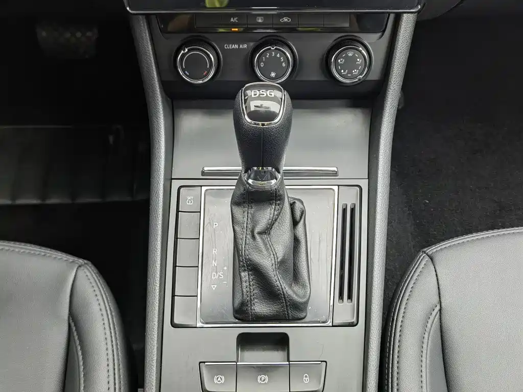 Skoda Superb — миниатюра 13