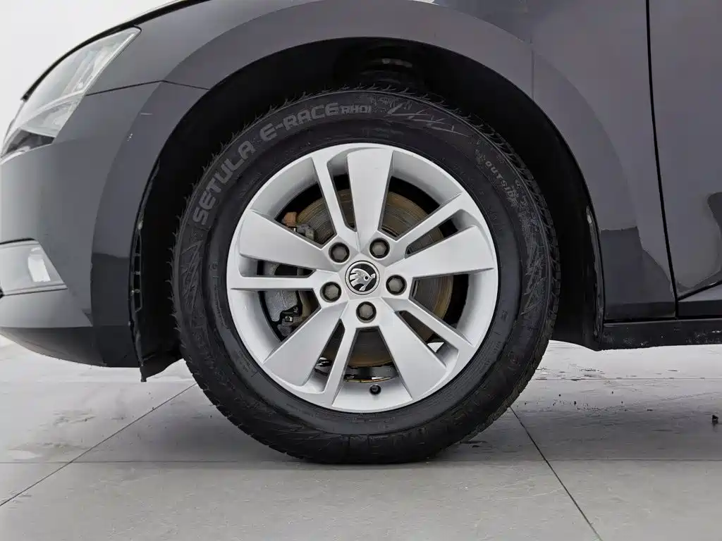 Skoda Superb — миниатюра 17