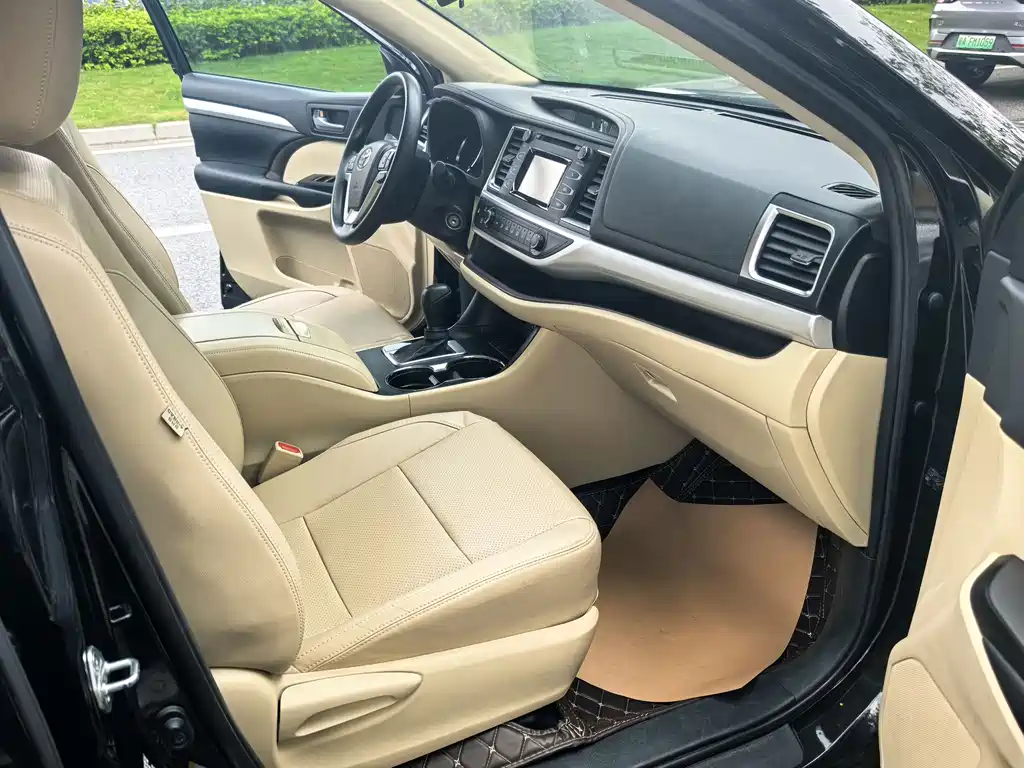 Toyota Highlander 2021 2.0T Elite 7 мест