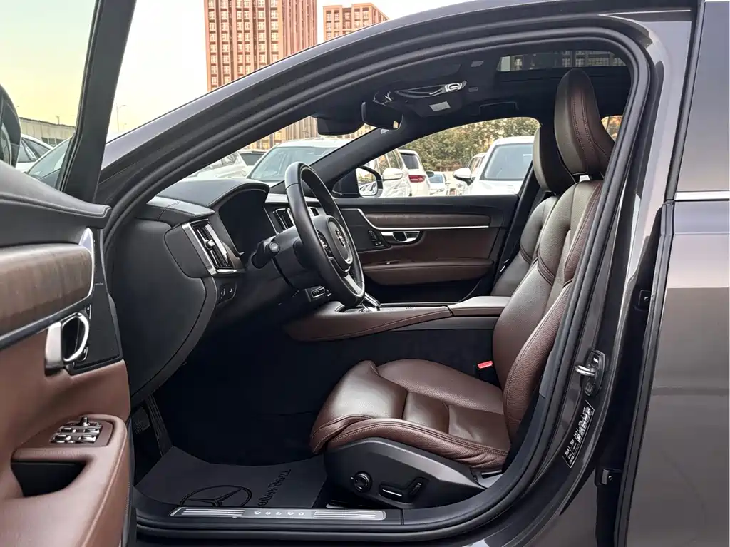 Volvo S90 — миниатюра 4