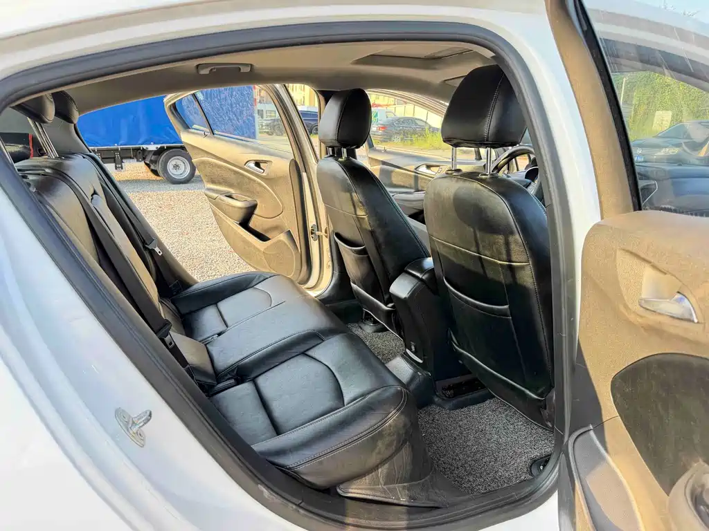 Chevrolet Cruze — миниатюра 14