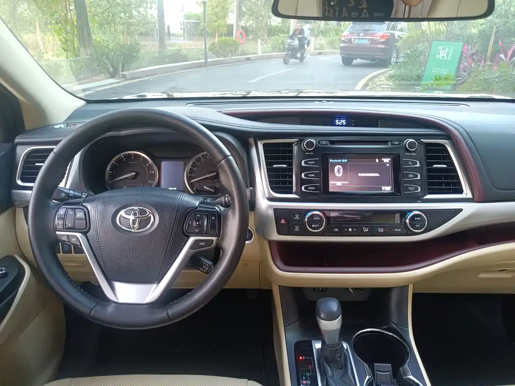 TOYOTA HIGHLANDER