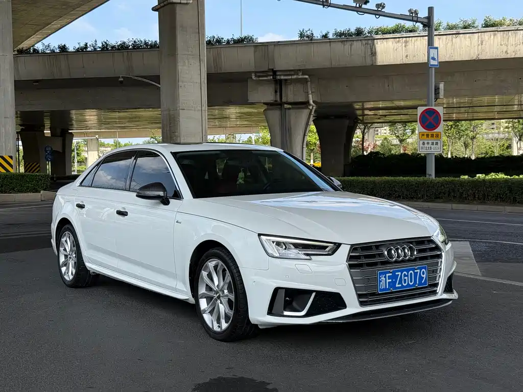 Audi A4L 2019 40 TFSI Fashion V