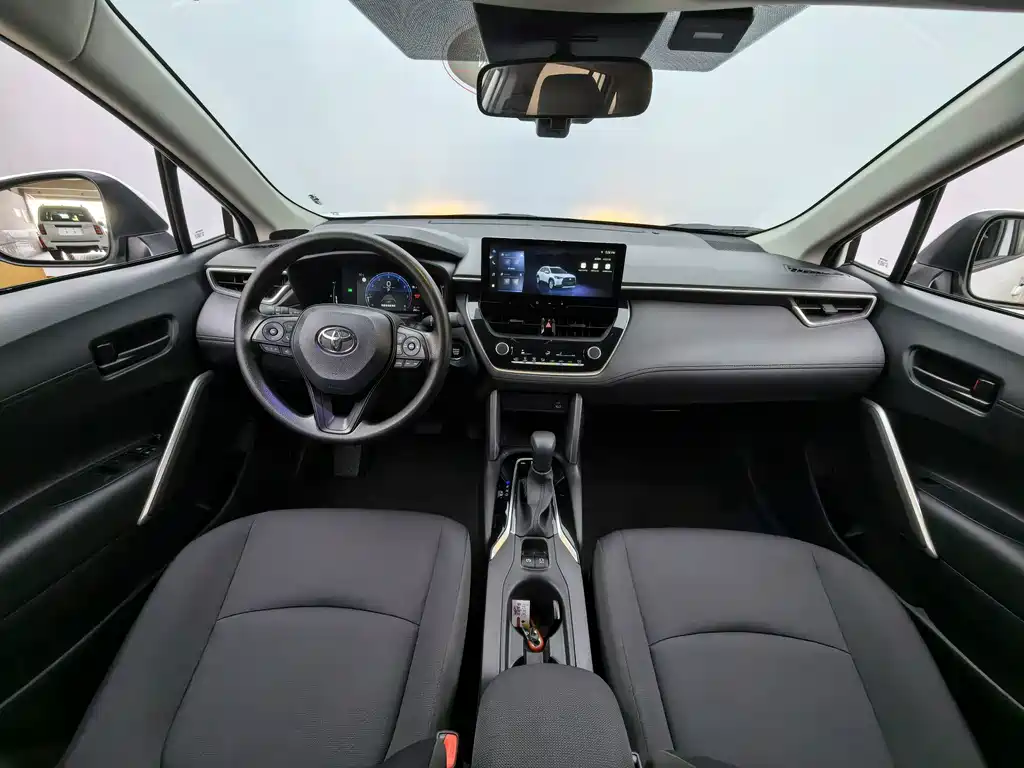 Toyota Corolla Cross — миниатюра 8