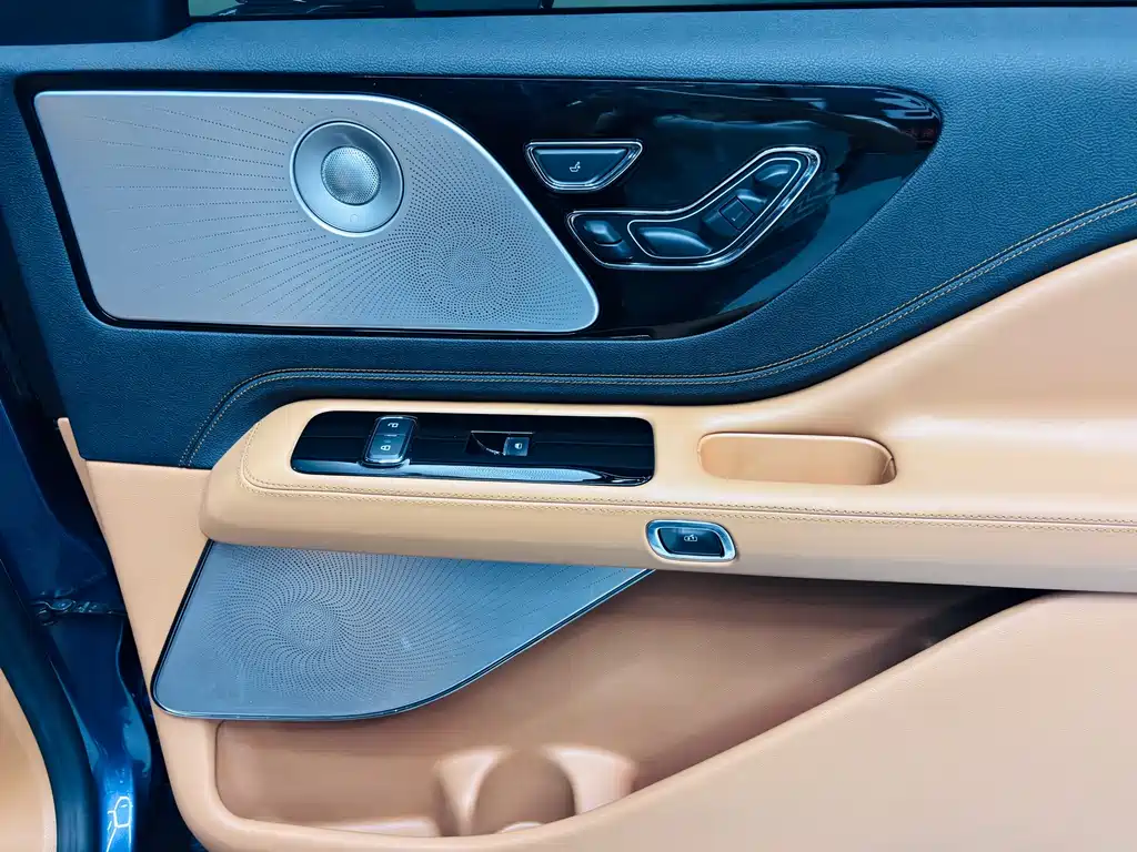 Lincoln Aviator — миниатюра 17