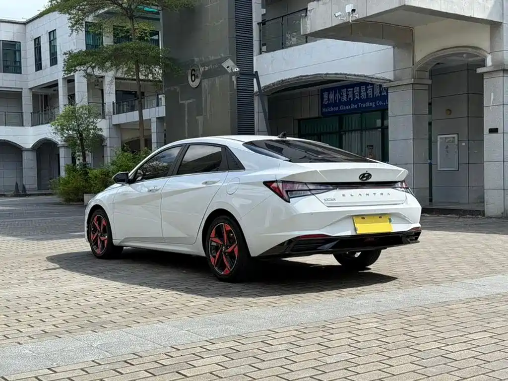 Hyundai Elantra — миниатюра 7