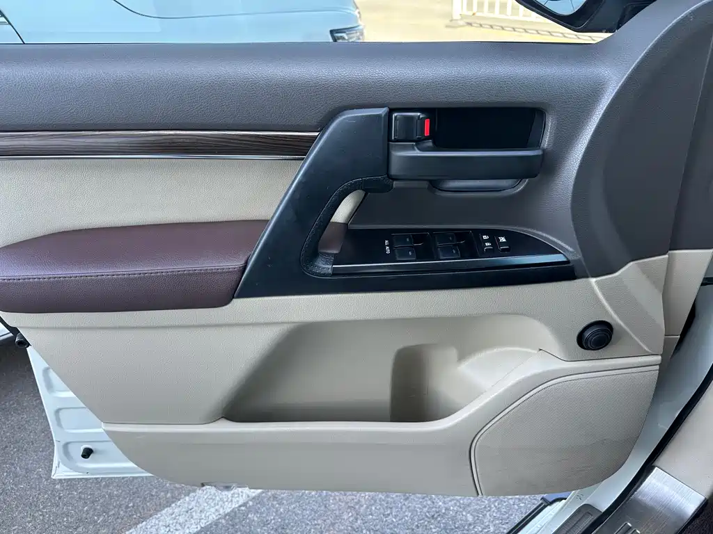 Toyota Land Cruiser - фото 14