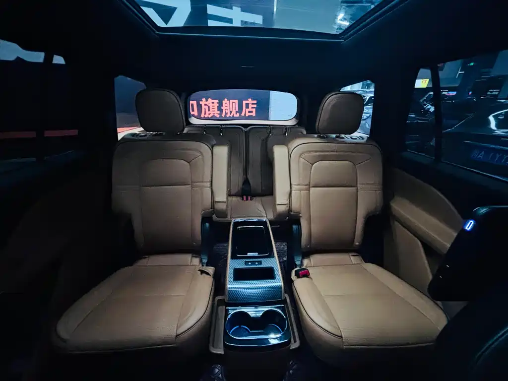 Lincoln Aviator — миниатюра 15